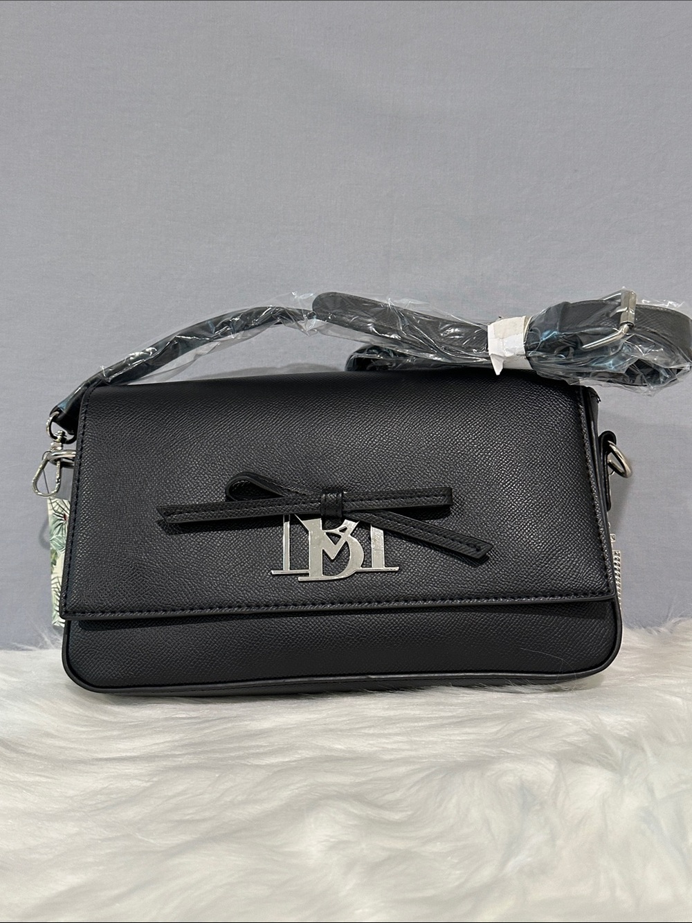 Badgley Mischka Flap Front Crossbody with Bow in Black NWT’S
